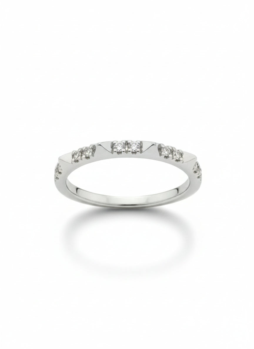 Дамски златен пръстен с диаманти 0.07 карата